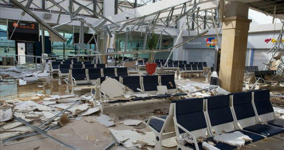 Aeropuerto de Los Cabos destrozado por el huracán "Odile". Foto: EFE.