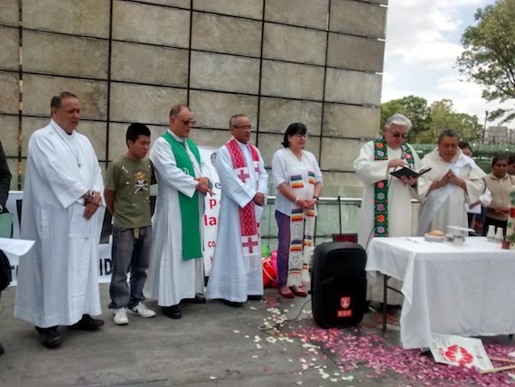 Los Líderes Religiosos Compartieron Pan Y Ostias Con Los Presentes Foto Laura Cordero Sinembargo