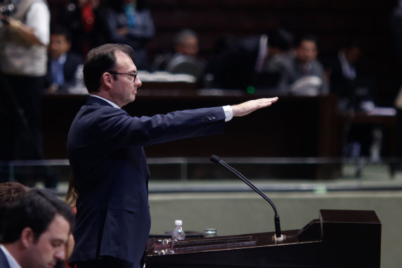 El titular de la Secretaría de Hacienda y Crédito Público, Luis Videgaray Caso, defiende la economía del país ante diputados. Foto: Francisco Cañedo, SinEmbargo