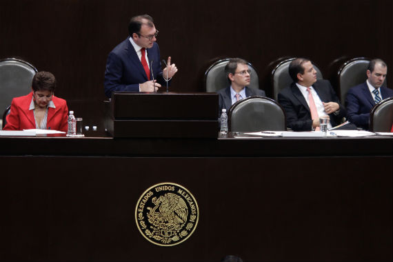 Luis Videgaray, Secretario de Hacienda, volvió a justificar las bajas de crecimiento económico. Foto: Francisco Cañedo, SinEmbargo