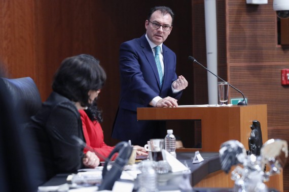 El titular de la Secretaría de Hacienda y Crédito Público (SCHP), Luis Videgaray Caso, defiende cifras económicas en el Senado. Foto: Cuartoscuro