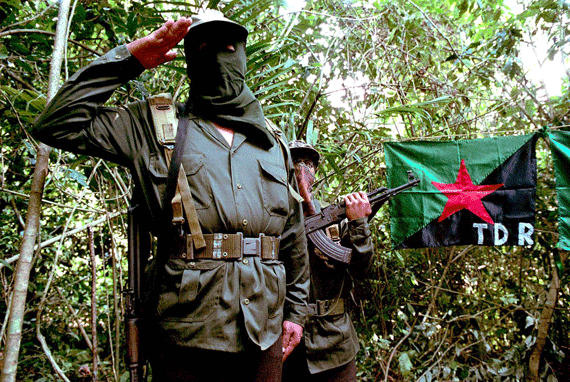 Julio de 2007. El Ejército Popular Revolucionario se adjudica las explosiones en instalaciones de Pemex. Foto: Pedro Valtierra, Cuartoscuro