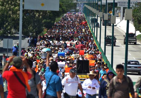 Compañeros de los normalistas desaparecidos y familiares han marchado durante toda la semana para exigir su localización. Foto: Cuartoscuro. 