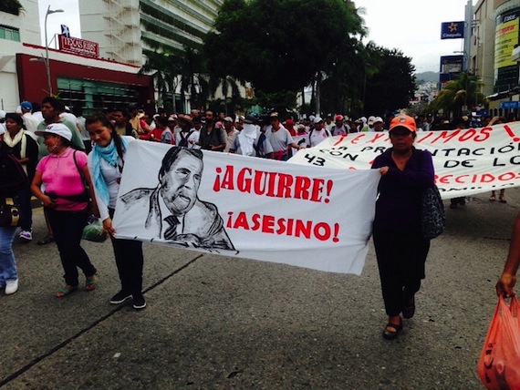 La megamovilización comenzó a las 10:00 horas en la Calzada Pie de la Cuesta y concluirá en el Zócalo de Acapulco. Foto: Humberto Padgett, SinEmbargo.