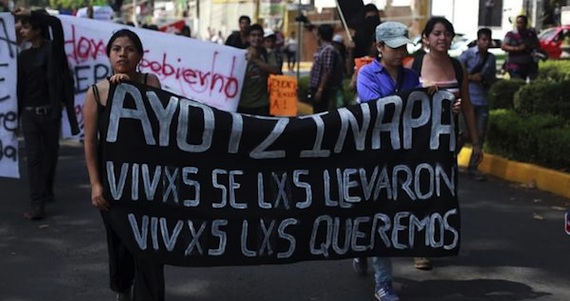 La manifestación se suma a las diversas muestras de solidaridad que tanto en Guerrero, como en todo el país e incluso en el mundo, se ha mostrado con los familiares y compañeros de los normalistas. Foto: @Twitter @article19mex