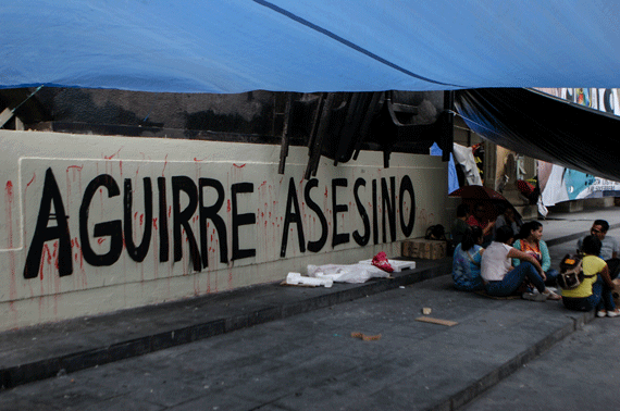 Protesta contra Aguirre en Chilpancingo. Foto: Francisco Cañedo, SinEmbargo