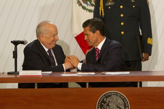 Claudio X. González con el Presidente Enrique Peña Nieto. Foto: Cuartoscuro. 