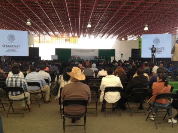 A la reunión pública para informar sobre los impactos ambientales del proyecto del Nuevo Aeropuerto Internacional de la Ciudad de México, el más ambicioso del gobierno de Enrique Peña Nieto, acudieron 580 personas. Foto: Mayela Sánchez, SinEmbargo