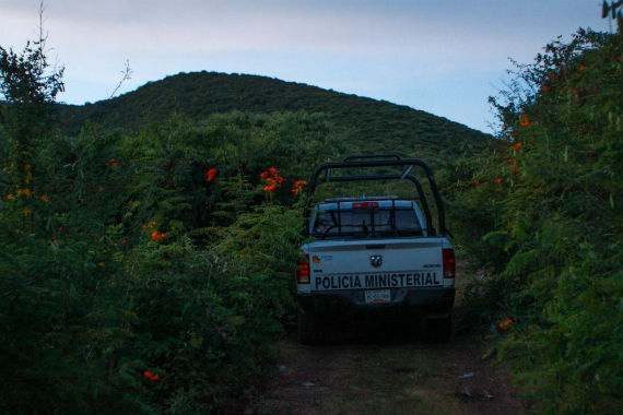 Brigadas encontraron cuatro fosas más en Iguala, Guerrero, esta semana  cerca de donde estaban los primeros entierros. Foto: Antonio Cruz, SinEmbargo