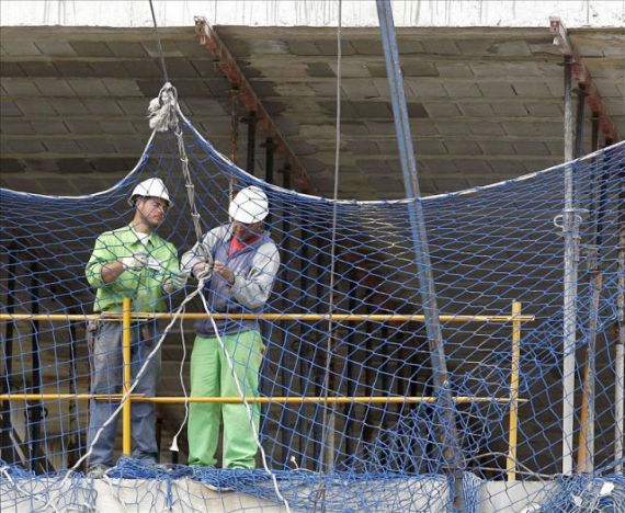 Los contratos aunque se esté capacitado, serán de manera temporal o incluso subcontrataciones. Foto: EFE