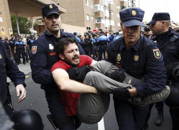 Las Protestas En Madrid Para Salvar a Excálibur Terminaron Con Violencia Luego De Que Cuerpos Antimotines Arribaran Al Lugar Foto Efe