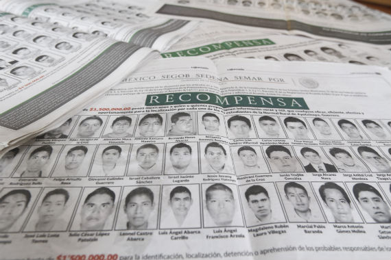 PGR ofrece recompensas por los 43 estudiantes de Ayotzinapa desaparecidos. Foto: Cuartoscuro