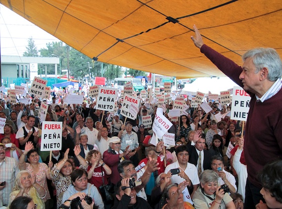 AMLO durante el mitin en la delegación Iztapalapa. Foto: amlo.org. 