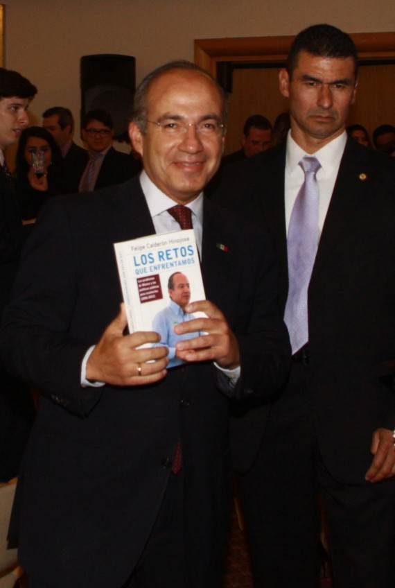 El ex Presidente Felipe Calderón Hinojosa no se fue con "las manos limpias", acusa abogado Netzaí Foto: Antonio Cruz, SinEmbargo