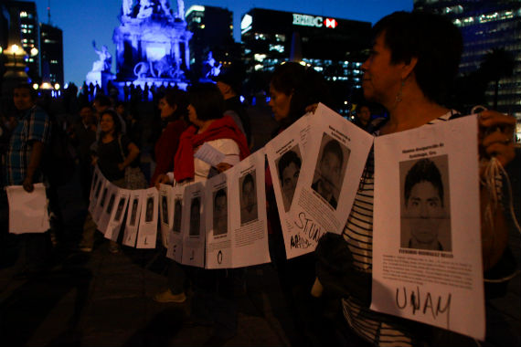 "Vivos los queremos", sostienen famiiares. Foto: Francisco Cañedo, SinEmbargo