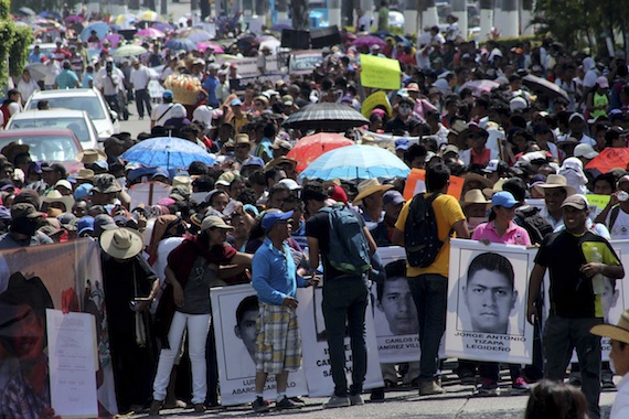 Marcha por la desaparición de normalistas. Foto: Cuartoscuro