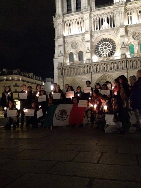 Exigencia de justicia en París, Francia. Foto: Facebook. 