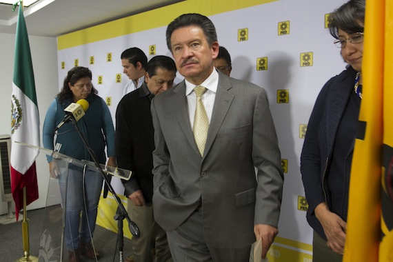 Carlos Navarrete, presidente nacional del  PRD, respondió esta tarde a Cuauhtémoc Cárdenas Solórzano, quien exigió su renuncia y la del resto del comité. Foto: Cuartoscuro.