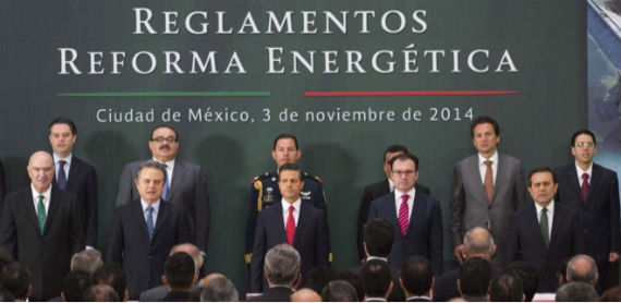 Enrique Peña Nieto presentó ayer, en Palacio Nacional, los Reglamentos de la Reforma Energética. Foto: Presidencia de México