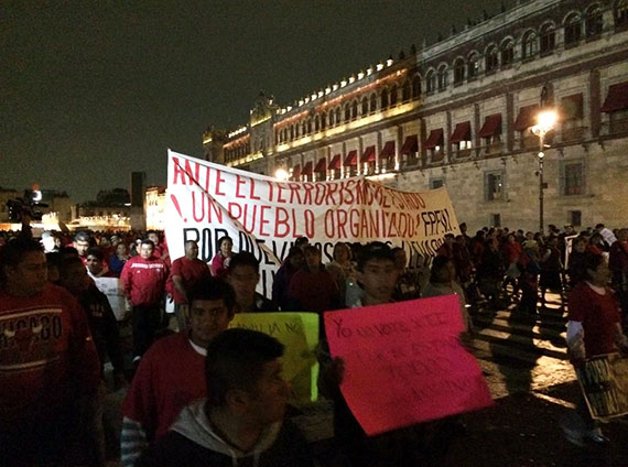 Los primeros contingentes ya llegaron al Zócalo. Foto: Twitter @elalbertomedina