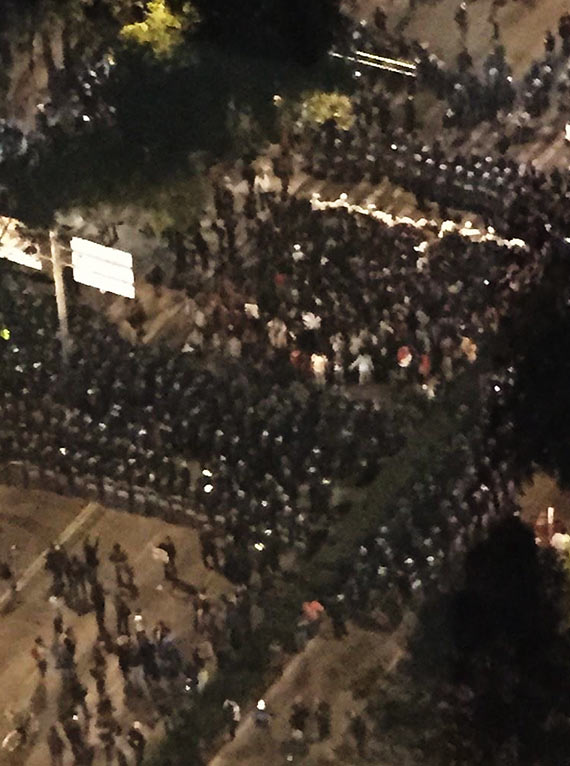 Decenas De Personas Fueron Encapsuladas Por Granaderos Foto caracteropatico