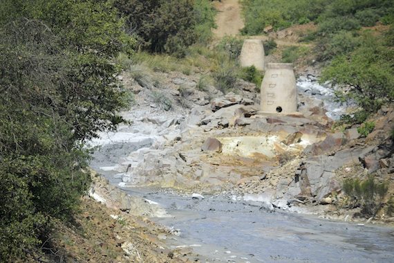 El río Sonora y Bacanuchi fue afectado por un derrame de ácido sulfúrico de un represo de la mina de Cananea. Autoridades ambientales consideran que es el peor desastre ecológico en la historia de la entidad. Foto: Cuartoscuro/Archivo.