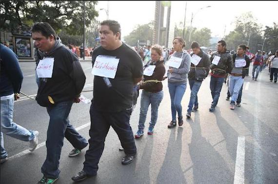 Los "infiltrados" en la CNTE. Foto vía Twitter: @doncaiman 