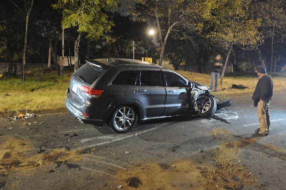 La camioneta del delegado volcó y luego se impactó contra una Suburban. Foto: Cuartoscuro