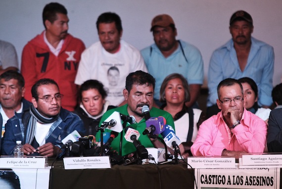 El padre de uno de los normalistas denunció una campaña de desprestigio en Guerrero impulsada a través de los medios de comunicación locales. Foto: Francisco Cañedo, SinEmbargo.