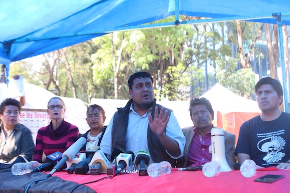 En conferencia de prensa anunciaron las acciones que llevará a acabo el plantón durante esta semana. Foto: Francisco Cañedo, SinEmbargo