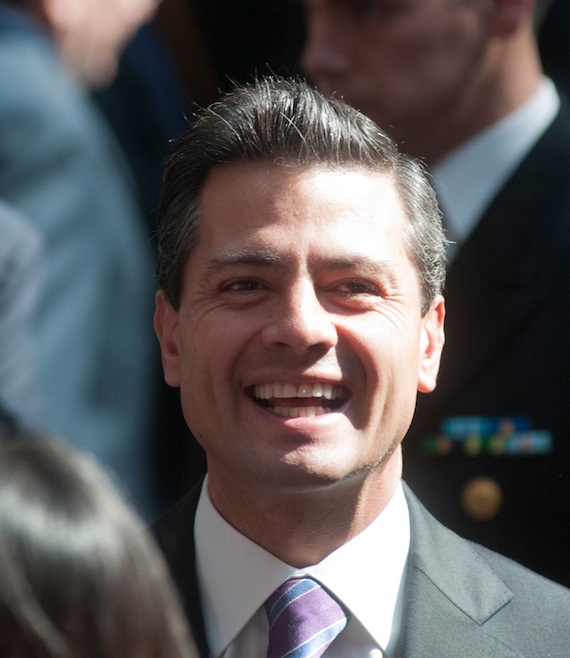 Enrique Peña Nieto, como aguinaldo de este año, recibirá la cantidad de 76 mil 817 pesos. Foto: Cuartoscuro.