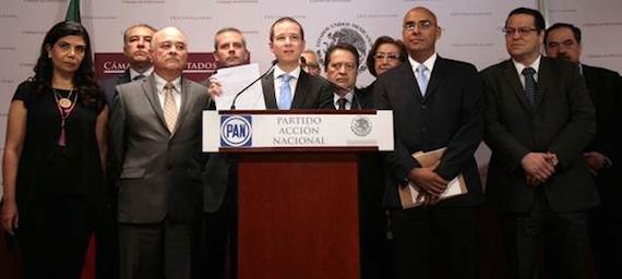 Ricardo Anaya junto con legisladores de Acción Nacional presentaron el Sistema Nacional Anticorrupción. Foto: PAN