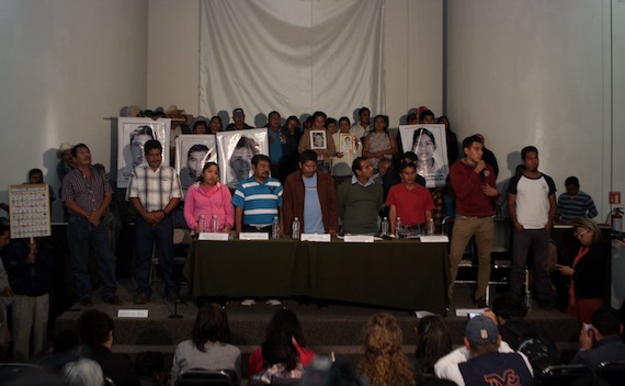 Las familias de los normalistas Ayotzinapa han pedido resultados al gobierno Peña Nieto Foto: SinEmbargo, Francisco Cañedo 