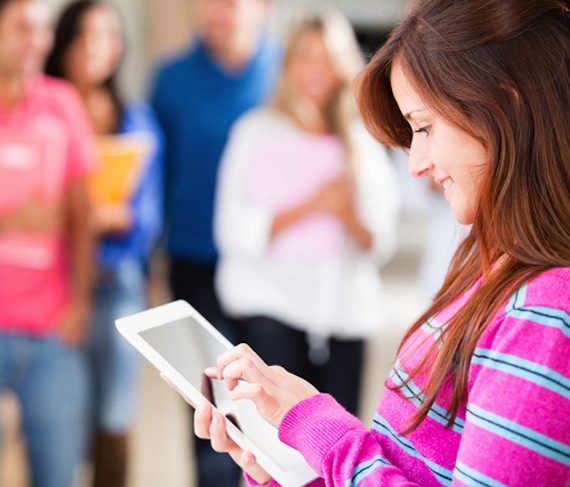 Socrative Emplea Los Gadgets Como Soporte Para Tener Una Idea Más Concreta Sobre El Nivel De Conocimiento Adquirido Por Los Jóvenes Durante La Clase Foto Shutterstock