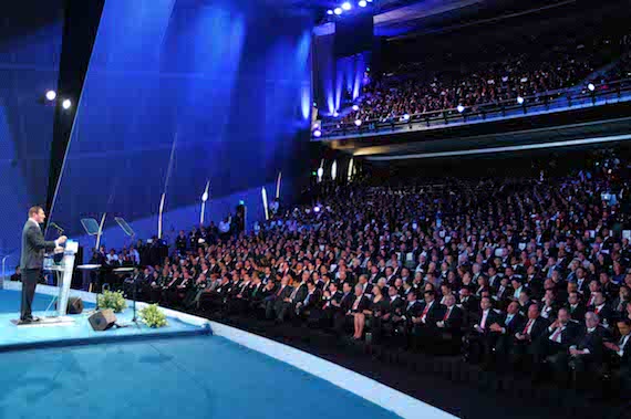 Rafael Moreno Valle hablando frente a los más de siete mil invitados. Foto: Gobierno de Puebla