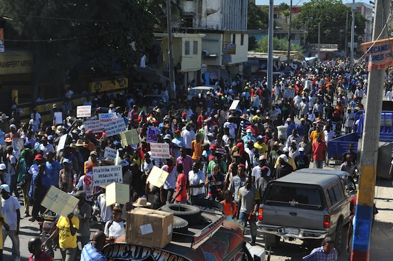 Miles De Haitianos Han Salido a Las Calles De Puerto Príncipe En Los últimos Días Para Exigir La Renuncia Del Presidente Foto Efe