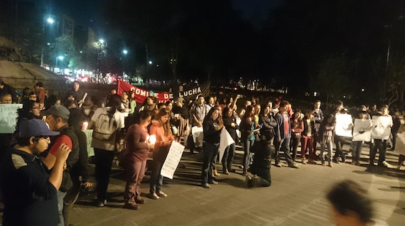 Esrudiantes de la UAM se solidarizaon con los familiares de los 43 y salen a marchar Foto: @ArmandoChulin