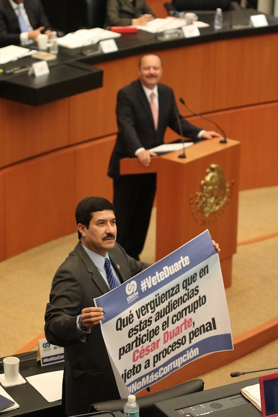 Javier Corral protestó por la audiencia del Gobernador César Duarte. Foto: Francisco Cañedo, SinEmbargo.