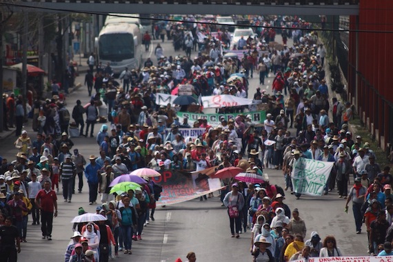 Miles en el DF inician jornada de protestas por los 43; en estados habrá movilización. Foto: Francisco Cañedo, SinEmbargo.