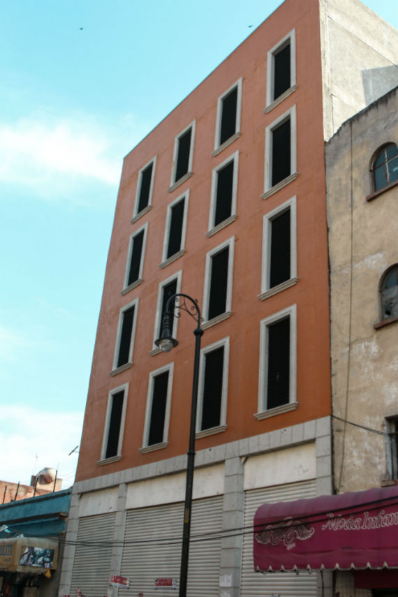 En La Calle Rodríguez Puebla En La Zona De Conservación Patrimonial Del Centro Histórico Se Construyó Un Edificio Que No Cuenta Con Licencia Foto Francisco Cañedo Sinembargo