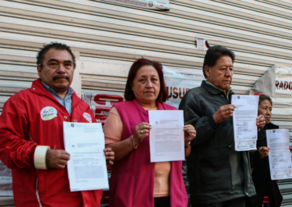 Vecinos Muestran Copias De La Denuncia Presentada Contra Funcionarios De La Delegación Cuauhtémoc Por Omisiones Ante Las Irregularidades En La Obra Foto Francisco Cañedo Sinembargo