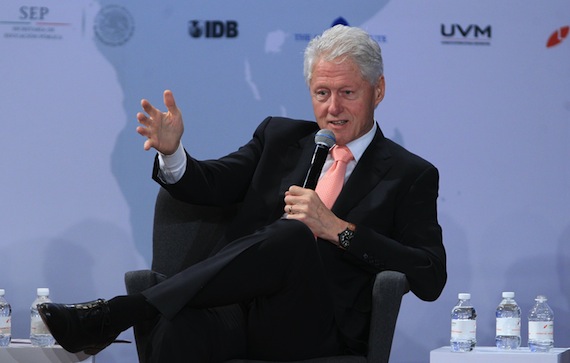 Bill Clinton pidió perdón a México por su responsabilidad en el tráfico de drogas que sufre este país. Foto: EFE