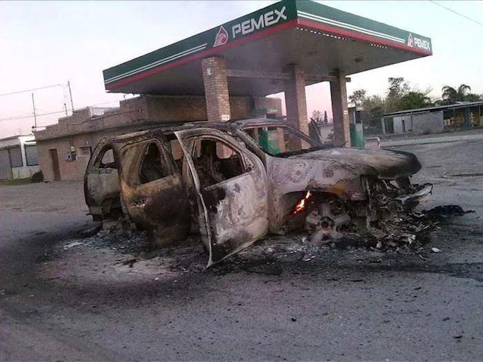 Imágenes de vehículos quemados han sido difundidas en la red. Foto: Valor por Tamaulipas.