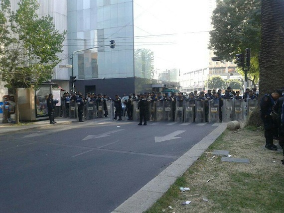 Alrededor de 2 mil agentes  buscan evitar actos vandálicos y agilizar el tránsito en la zona. Foto: Sergio Rincón, SinEmbargo.