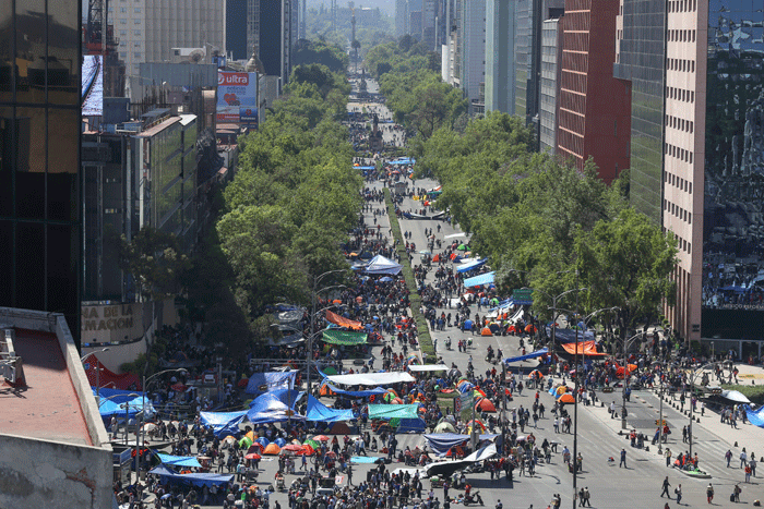 Los maestros tienen bloqueado el corazón de la ciudad. Foto: Cuartoscuro