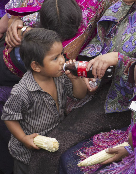 El maíz importado así como la Coca-Cola podrían ser trasngénicos, según organizaciones. Foto: Cuartoscuro. 