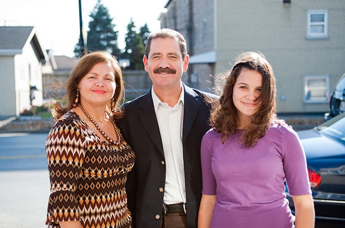 La esposa de Jesús García, Evelyn, y una de sus hijas. Foto: chicagoforchuy.com