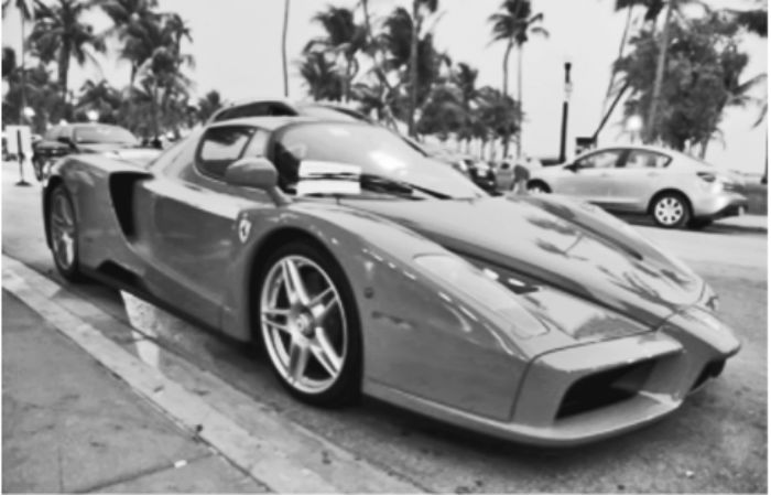 El auto Enzo Ferrari que despierta la admiración a su paso por las calles de Miami.