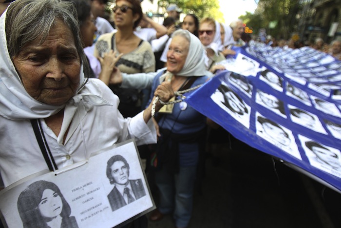 Integrantes de Madres de Plaza de Mayo participan en una manifestación en el centro de Buenos Aires. Marzo 2014. Foto: EFE/Archivo.