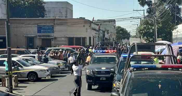 Los Dos Muertos Y La Mayoría De Los Heridos Son Pacientes Que Esperaban Atención En Consulta Externa Así Como Vendedores Y Personas Que Estaban En El Transitado Sector Del Hospital Señaló Un Vocero Policiaco Foto prensa libre